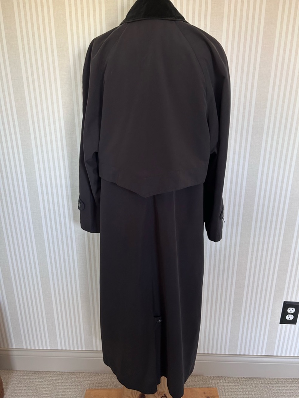 Vintage Anne Klein Black Long Trench Coat with Velvet Collar Women’s Size M - Picture 3 of 11